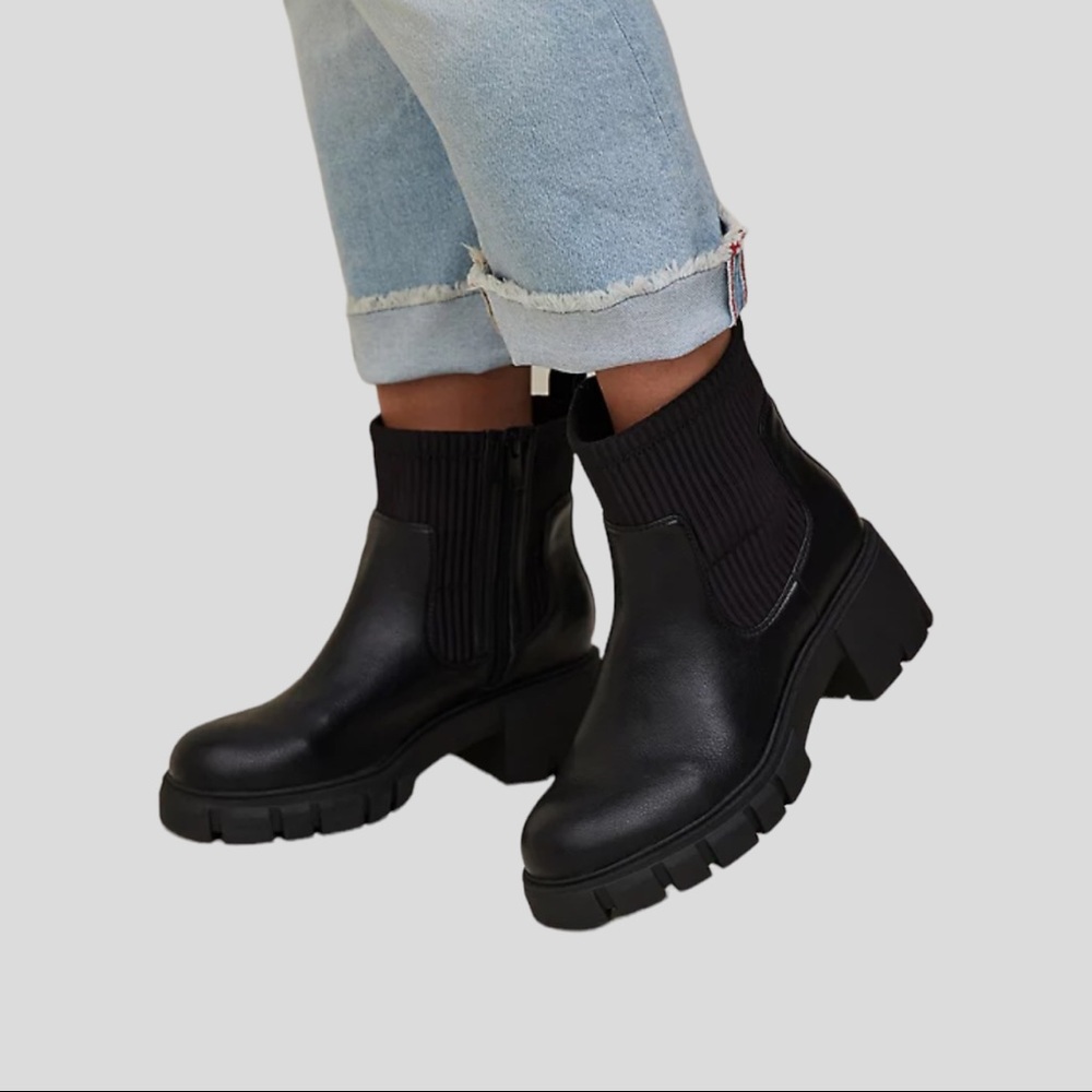 Torrid || Chelsea Bootie Faux Leather Black || 10WW
